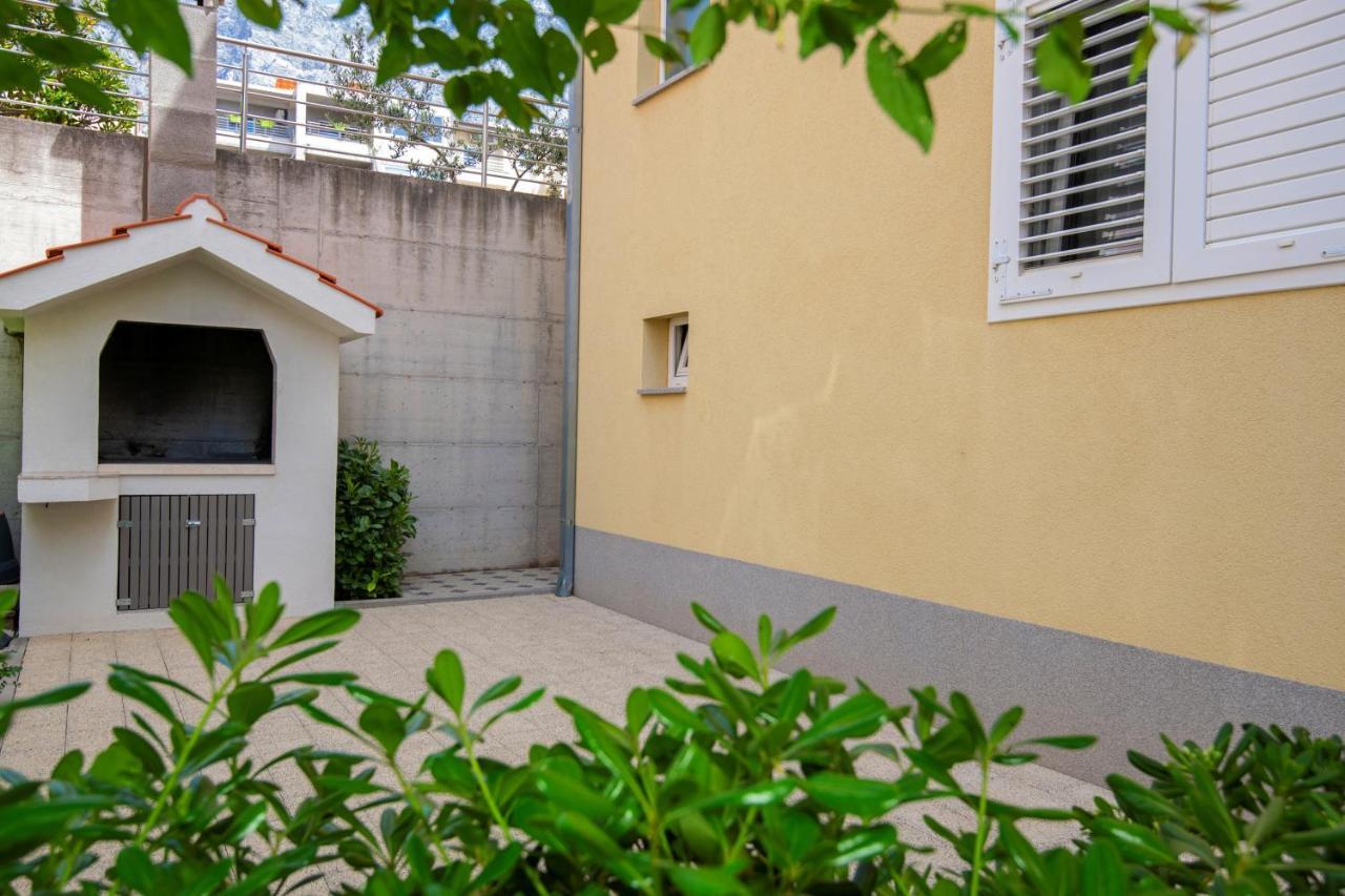 Apartment With Free And Private Parking Макарска Экстерьер фото