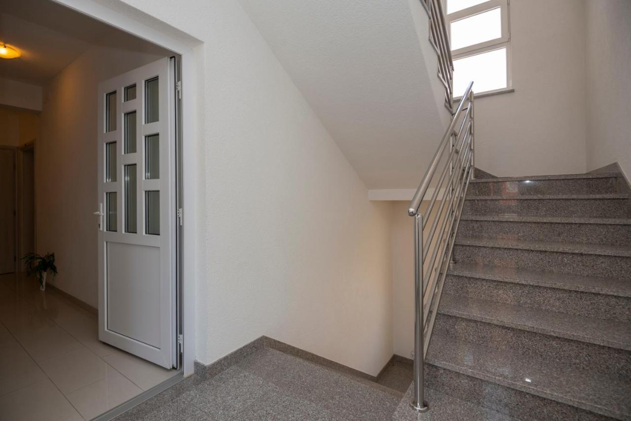 Apartment With Free And Private Parking Макарска Экстерьер фото