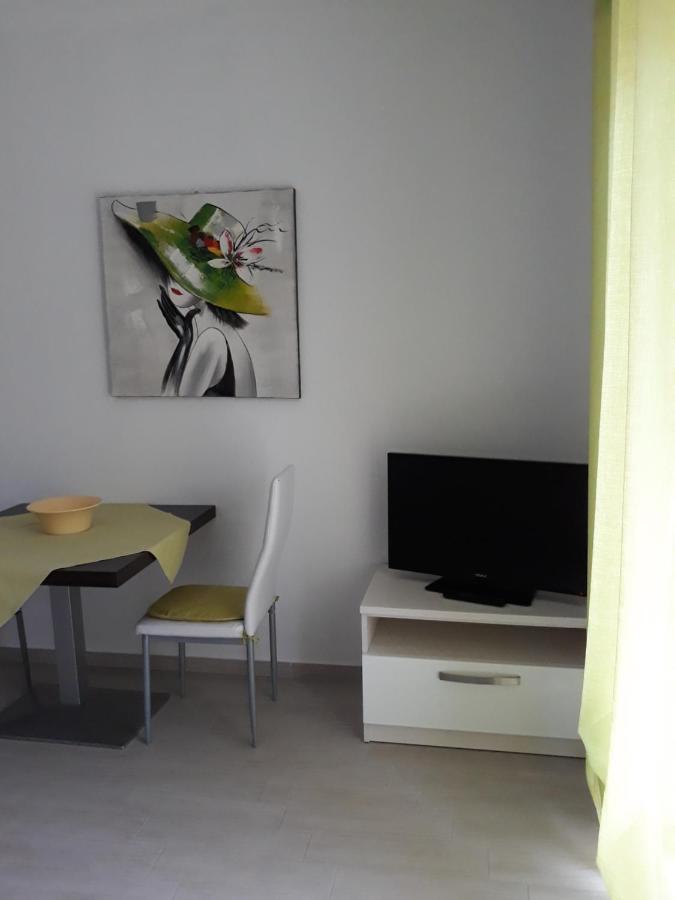 Apartment With Free And Private Parking Макарска Экстерьер фото